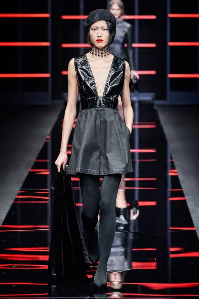 Look 32